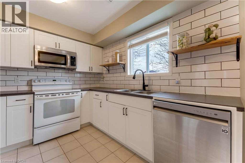 99 CANROBERT Street, Woodstock, Ontario, N4S8X5 — Photo 7