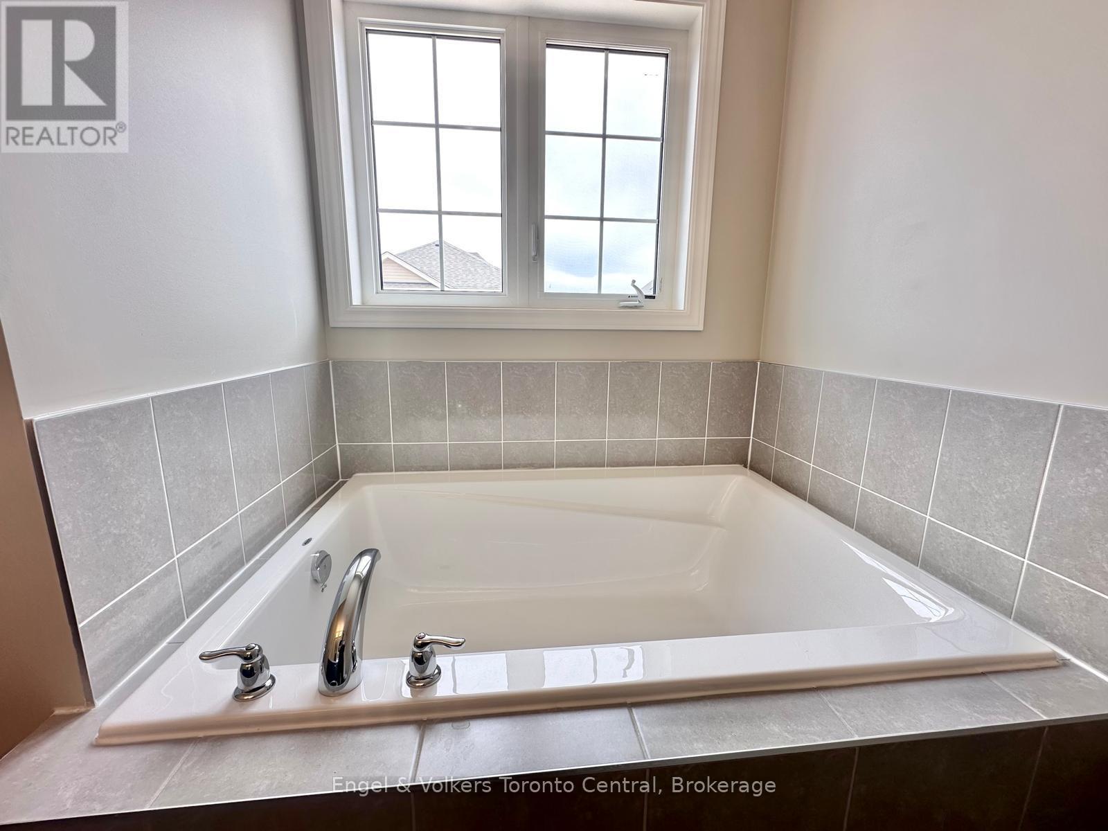 209 CLIPPER DRIVE, Clearview (Stayner), Ontario, L0M1S0 — Photo 16