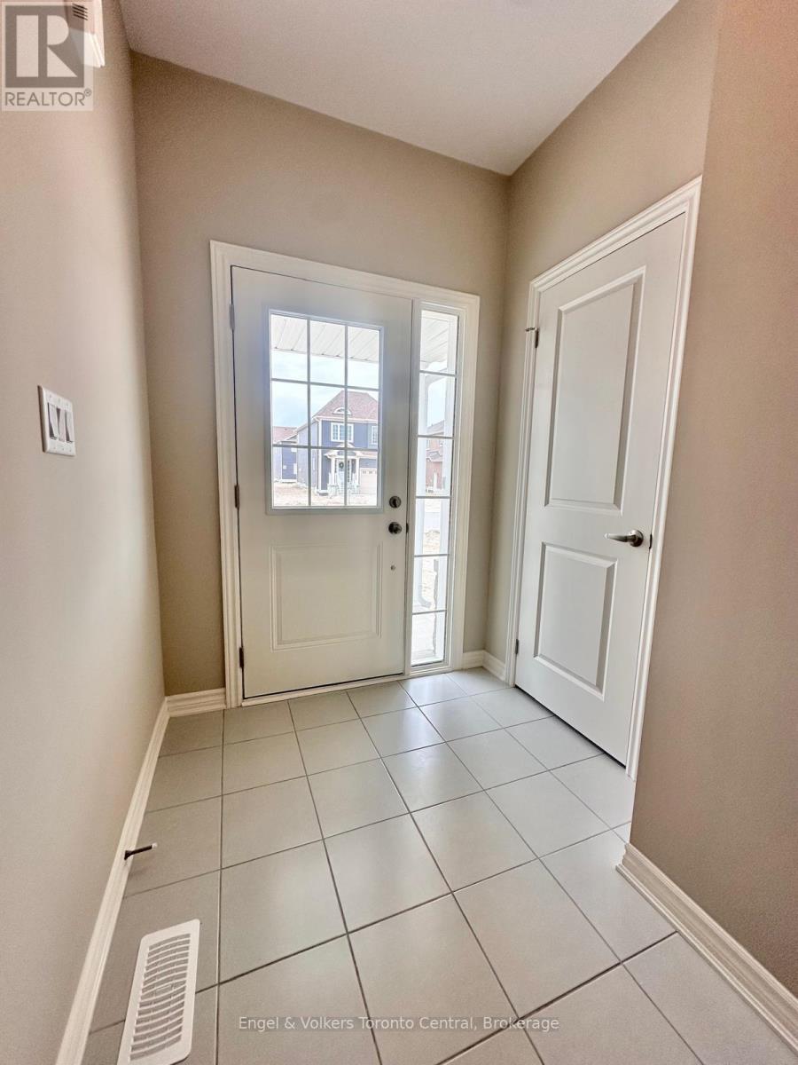 209 CLIPPER DRIVE, Clearview (Stayner), Ontario, L0M1S0 — Photo 2