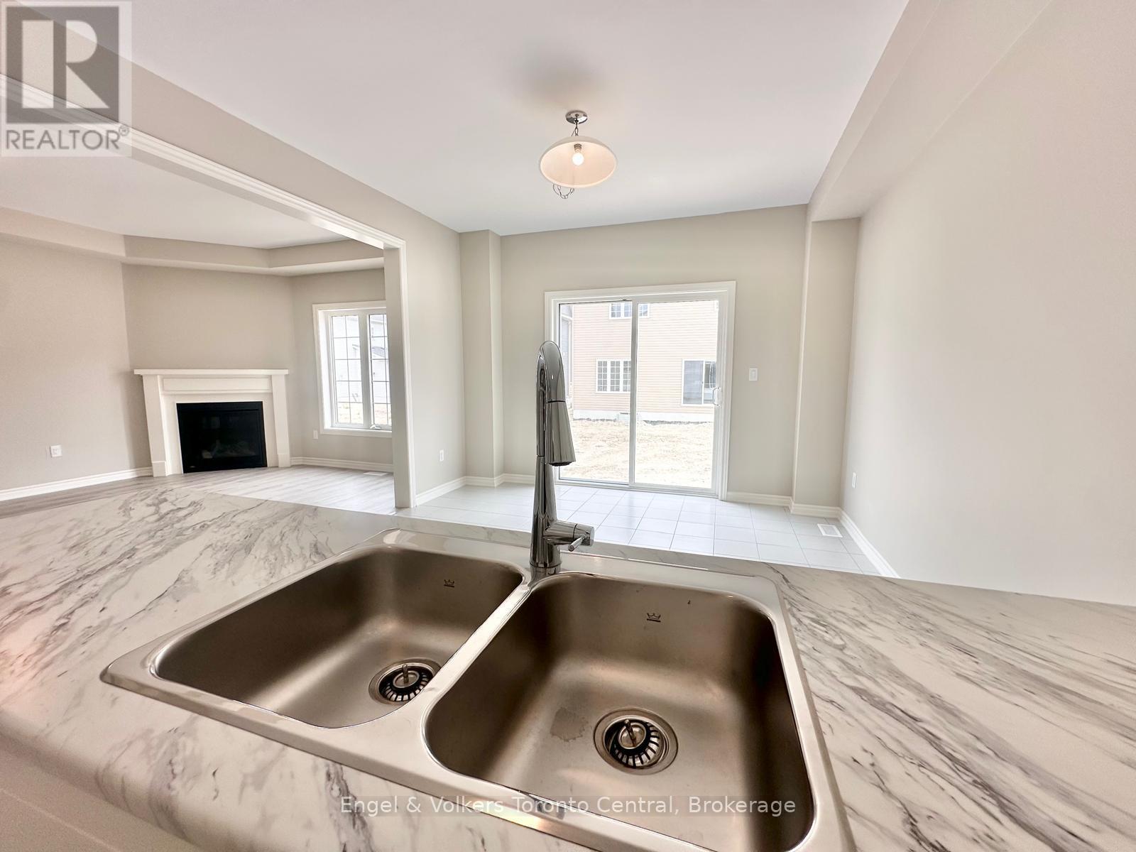 209 CLIPPER DRIVE, Clearview (Stayner), Ontario, L0M1S0 — Photo 8