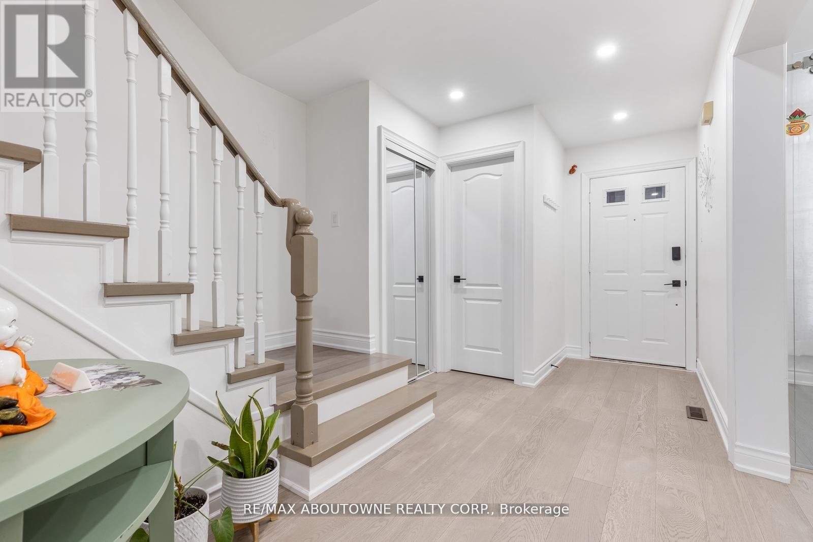 1118 AVONDALE DRIVE, Oakville (WC Wedgewood Creek), Ontario, L6H5L4 — Photo 4