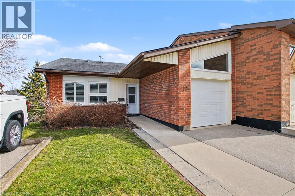 22 SISTER KERN Terrace, Hamilton, Ontario, L9B2M1 — Photo 2