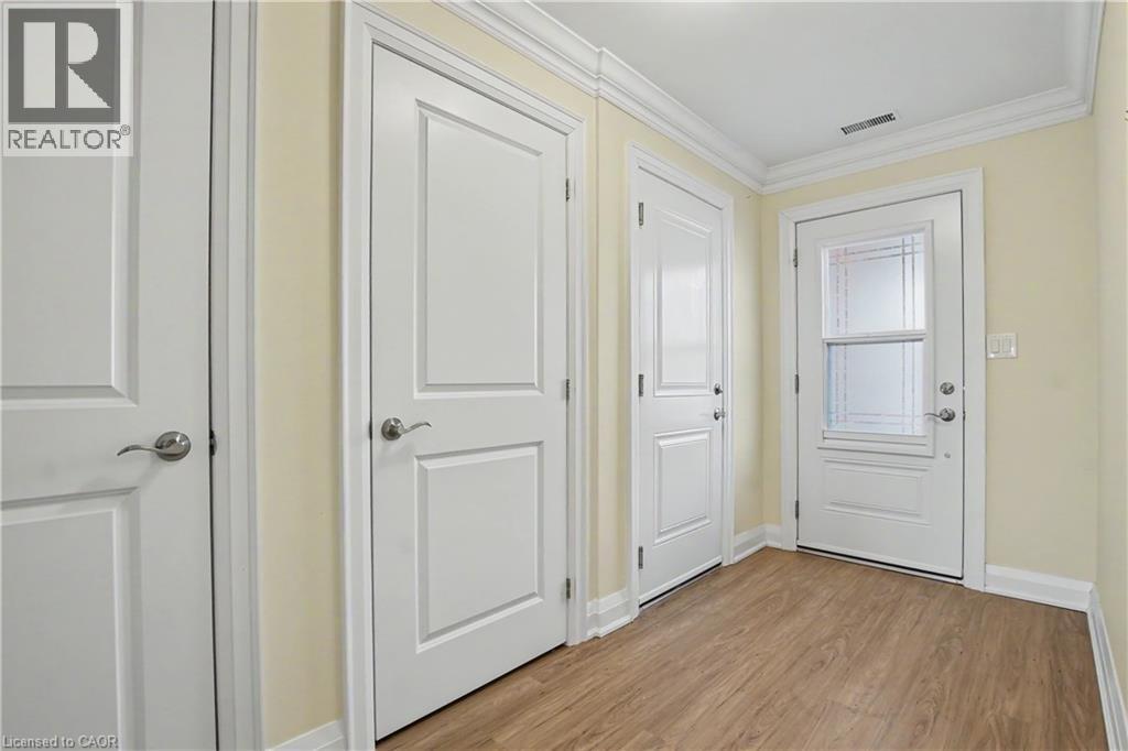22 SISTER KERN Terrace, Hamilton, Ontario, L9B2M1 — Photo 4