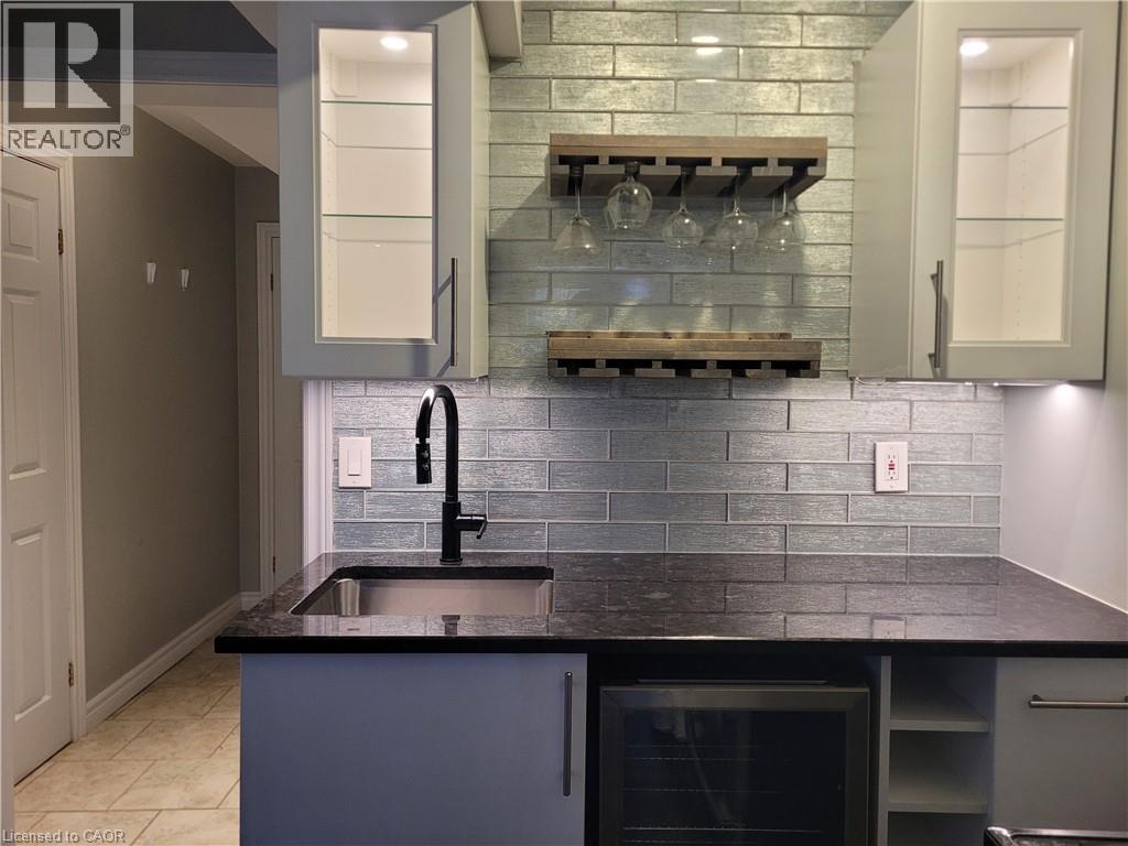 52 KITTYHAWK Drive Unit# Lower, Hamilton, Ontario, L9B2T2 — Photo 4