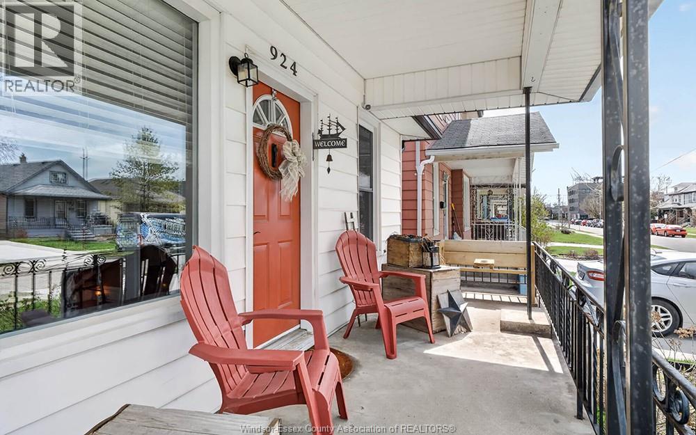 924 MARENTETTE AVENUE, Windsor, Ontario, N9A2A3 — Photo 2