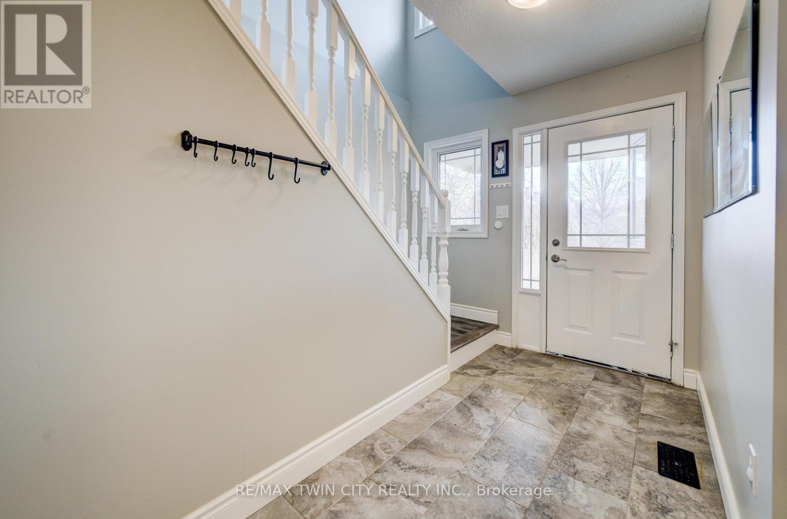 444 ANNAPOLIS COURT, Waterloo, Ontario, N2K4E7 — Photo 4