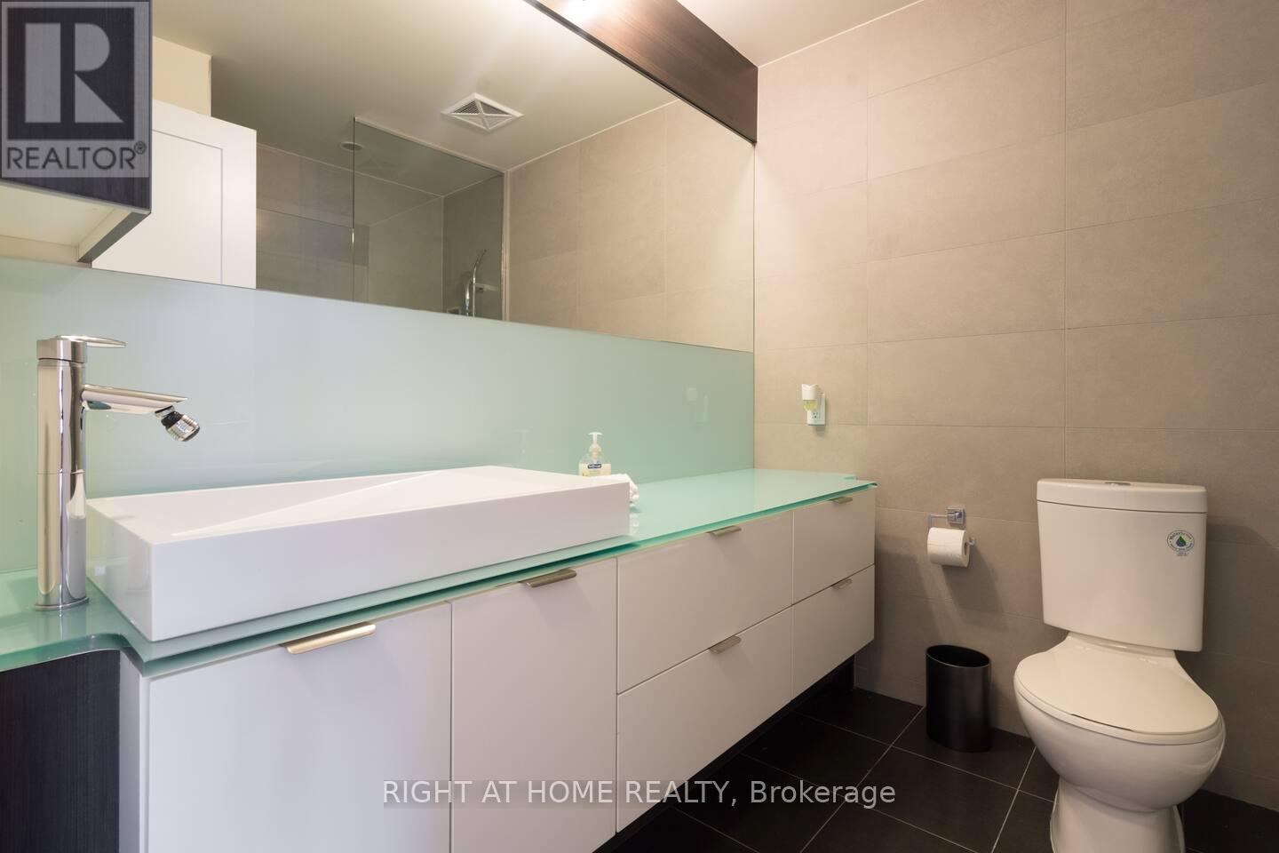 2512 - 300 FRONT STREET W, Toronto (Waterfront Communities), Ontario, M5V0E9 — Photo 12