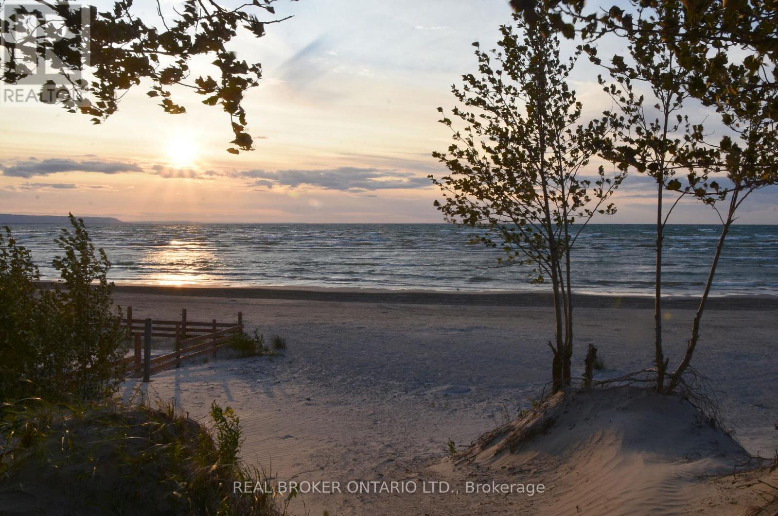 28 PLEASANT BAY LANE, Wasaga Beach, Ontario, L9Z0S4 — Photo 12