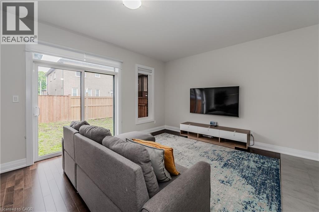 119 MONARCH WOODS Drive, Kitchener, Ontario, N2P0K2 — Photo 12