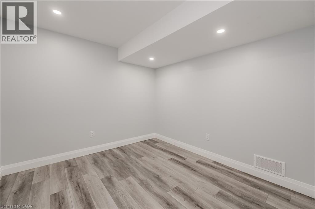 119 MONARCH WOODS Drive, Kitchener, Ontario, N2P0K2 — Photo 43