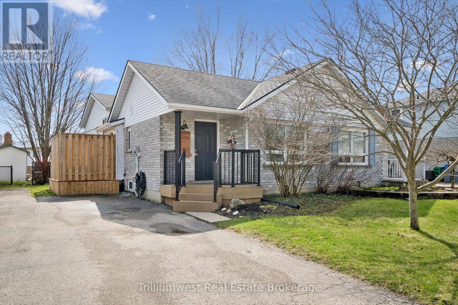 185 FORREST AVENUE E, Wilmot, Ontario, N3A1X8 — Photo 2