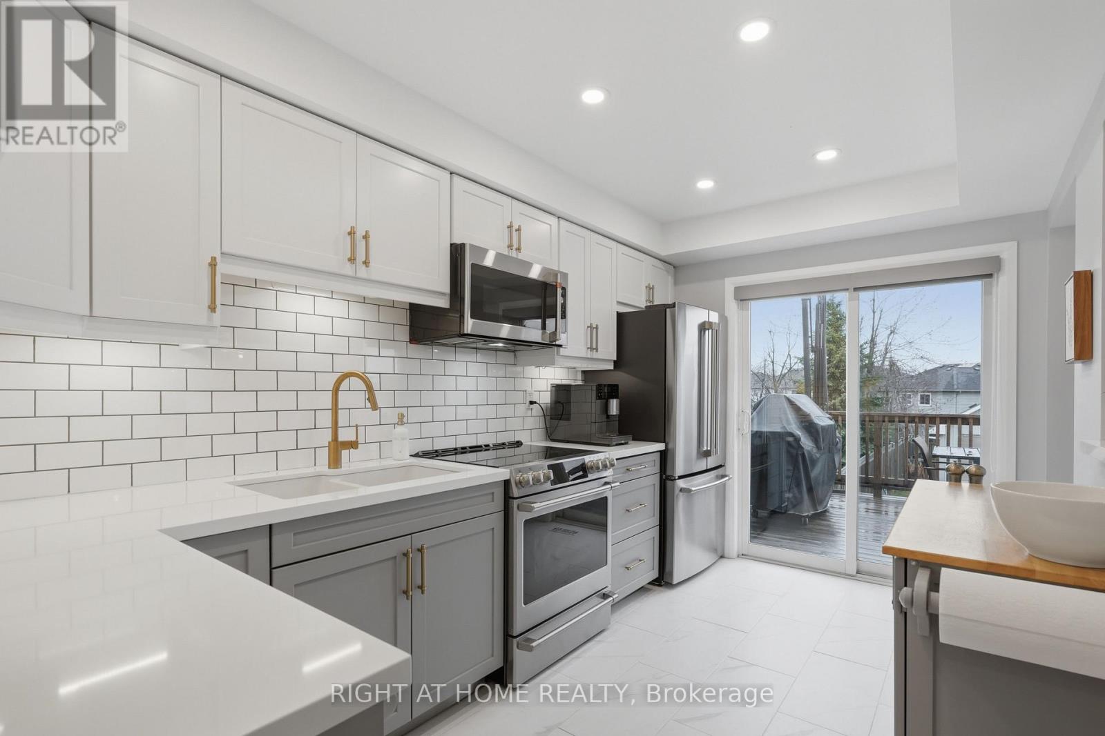 22 SUNSET PLACE, Barrie (Holly), Ontario, L4N0T7 — Photo 10