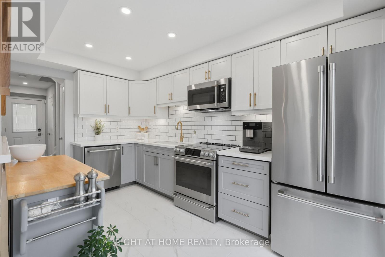 22 SUNSET PLACE, Barrie (Holly), Ontario, L4N0T7 — Photo 8