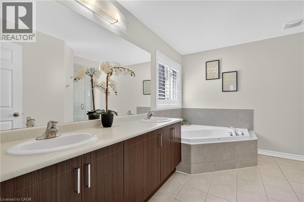 279 VOYAGER Pass, Binbrook, Ontario, L0R1C0 — Photo 18