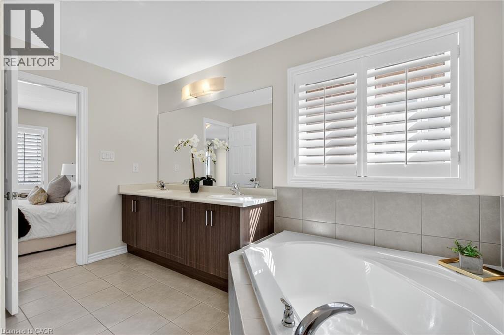 279 VOYAGER Pass, Binbrook, Ontario, L0R1C0 — Photo 20