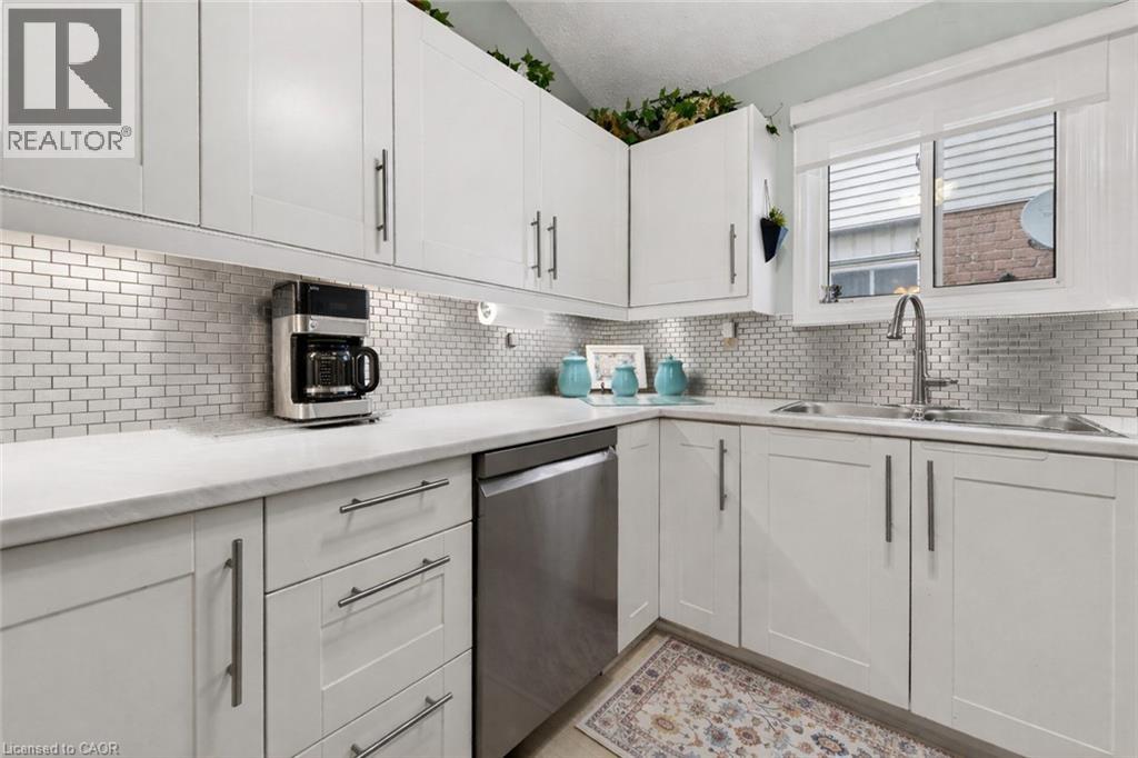 23 JULIEBETH Drive, Hamilton, Ontario, L9B2N6 — Photo 6