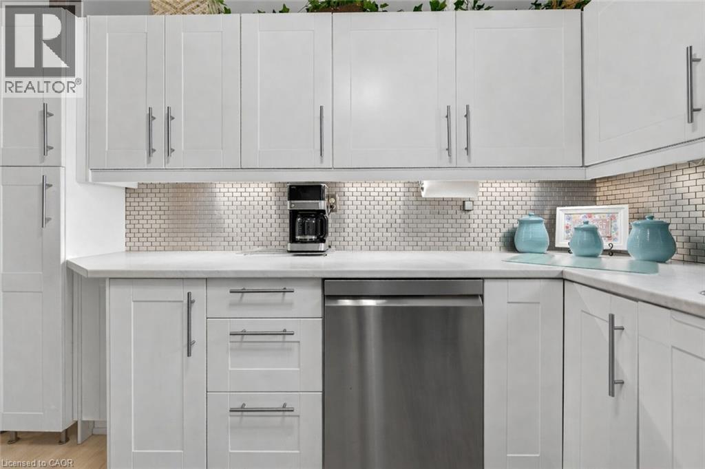 23 JULIEBETH Drive, Hamilton, Ontario, L9B2N6 — Photo 9