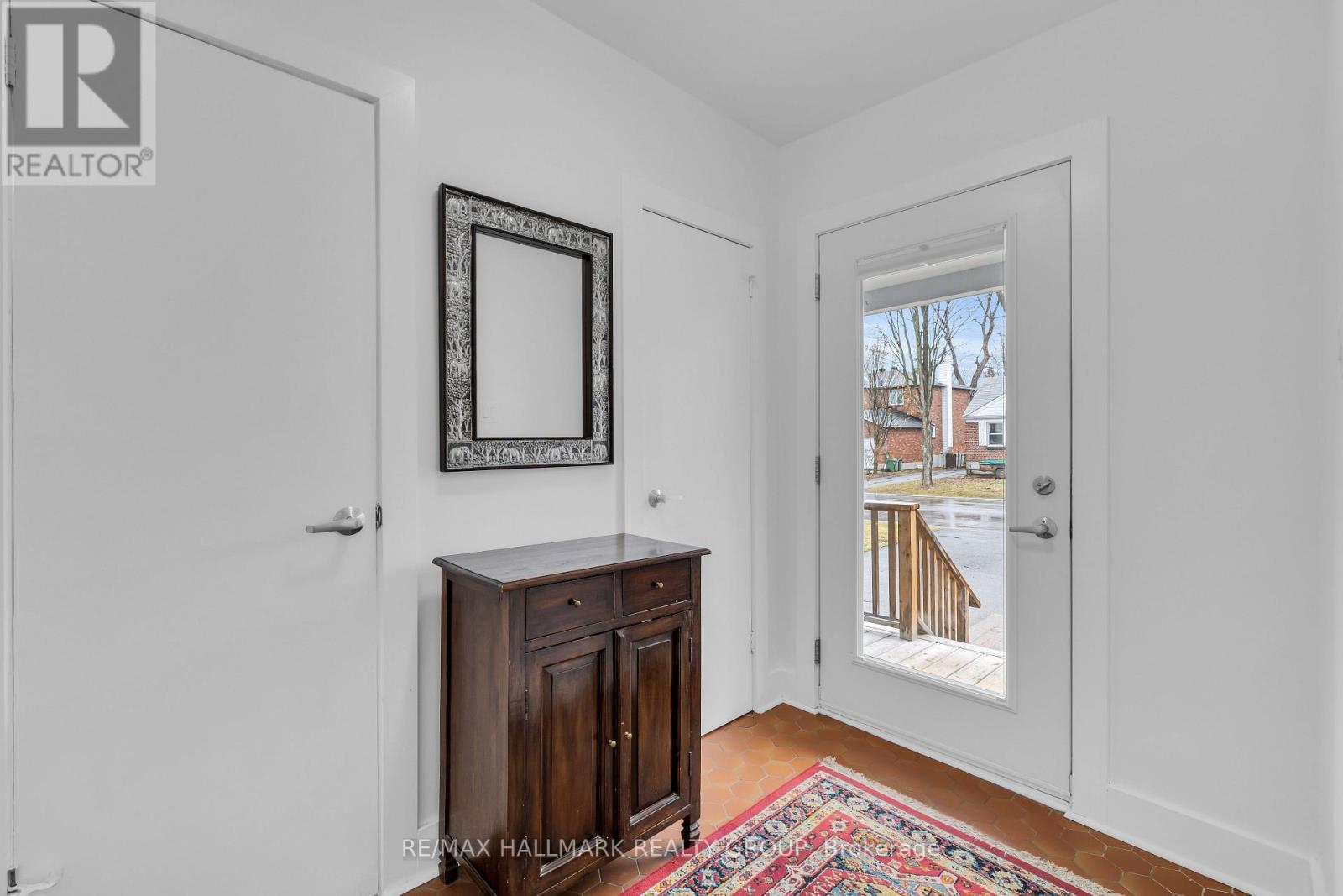 229 GREENSWAY AVENUE, Ottawa, Ontario, K1L7V3 — Photo 2