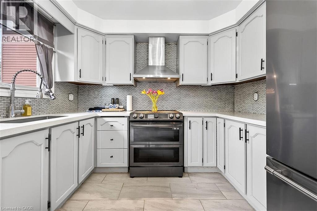 56 HUMMINGBIRD Lane, Hamilton, Ontario, L9A4A9 — Photo 3