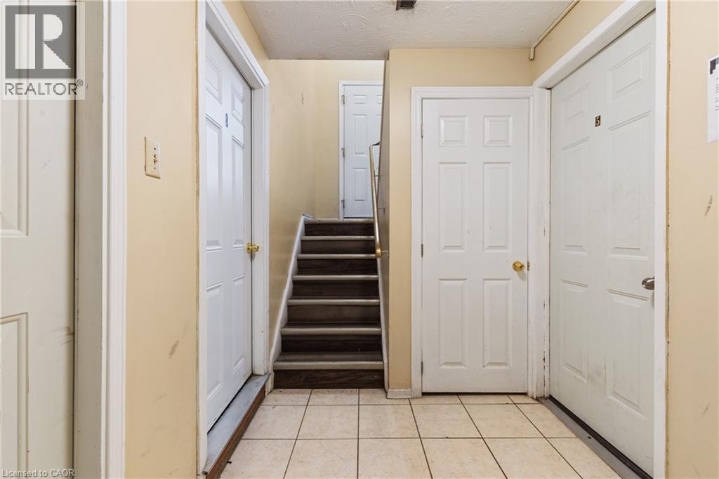 23 AMHERST Drive, Kitchener, Ontario, N2P1E1 — Photo 12