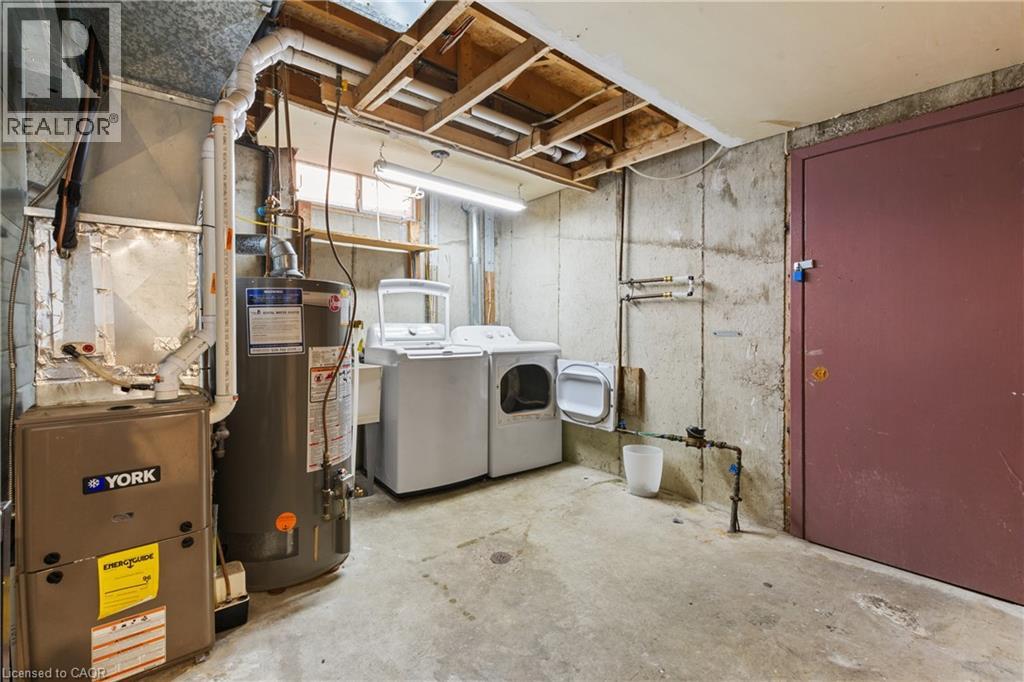 23 AMHERST Drive, Kitchener, Ontario, N2P1E1 — Photo 13