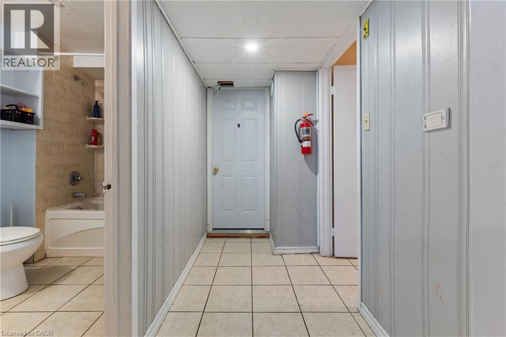 23 AMHERST Drive, Kitchener, Ontario, N2P1E1 — Photo 14