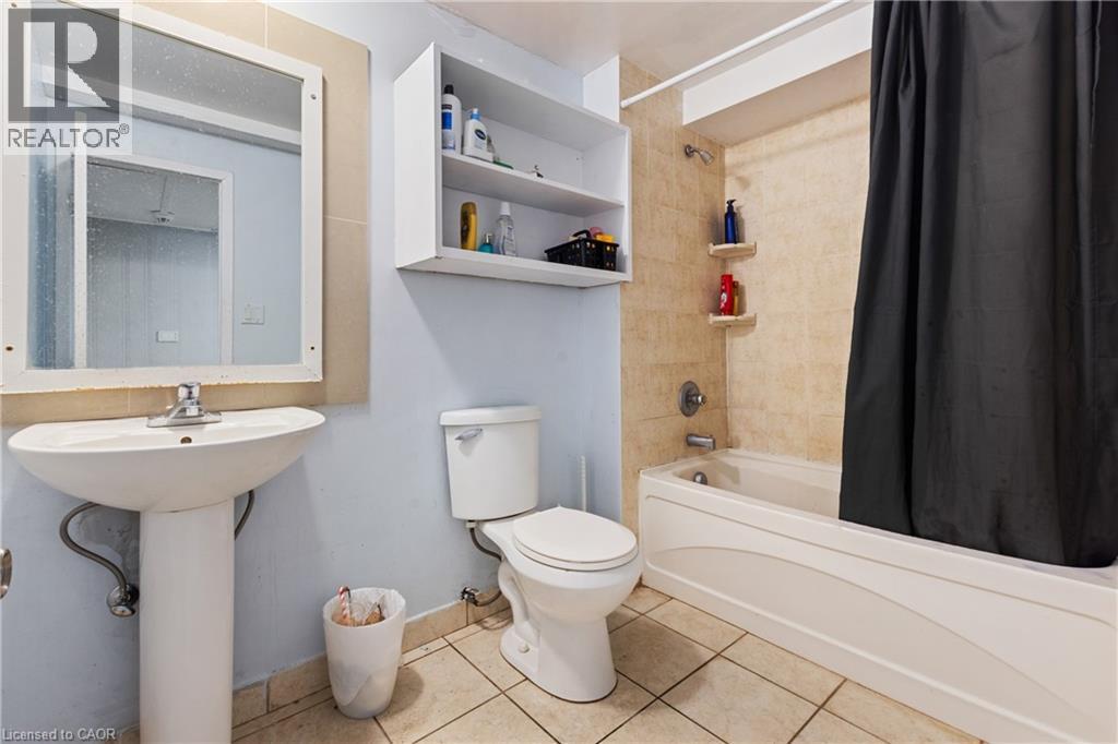 23 AMHERST Drive, Kitchener, Ontario, N2P1E1 — Photo 15