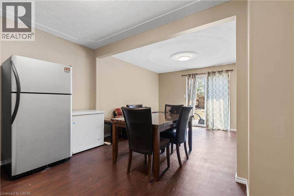 23 AMHERST Drive, Kitchener, Ontario, N2P1E1 — Photo 4