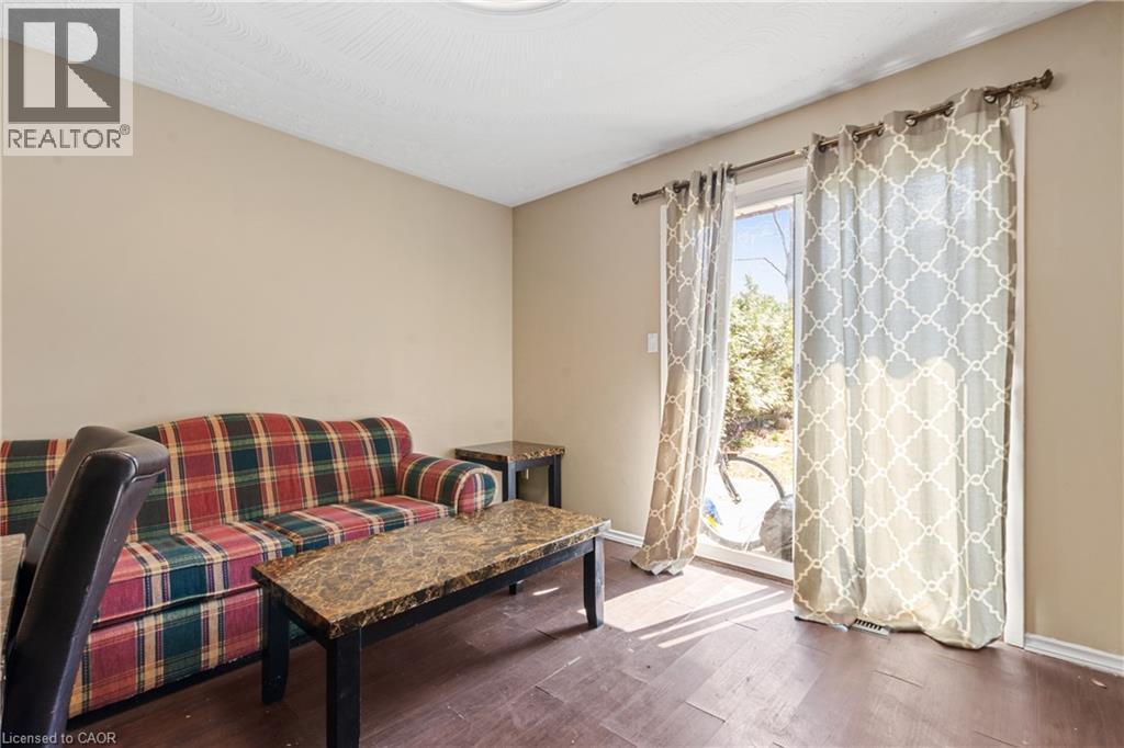 23 AMHERST Drive, Kitchener, Ontario, N2P1E1 — Photo 5