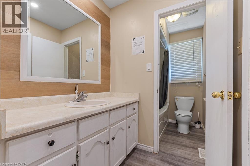 23 AMHERST Drive, Kitchener, Ontario, N2P1E1 — Photo 9