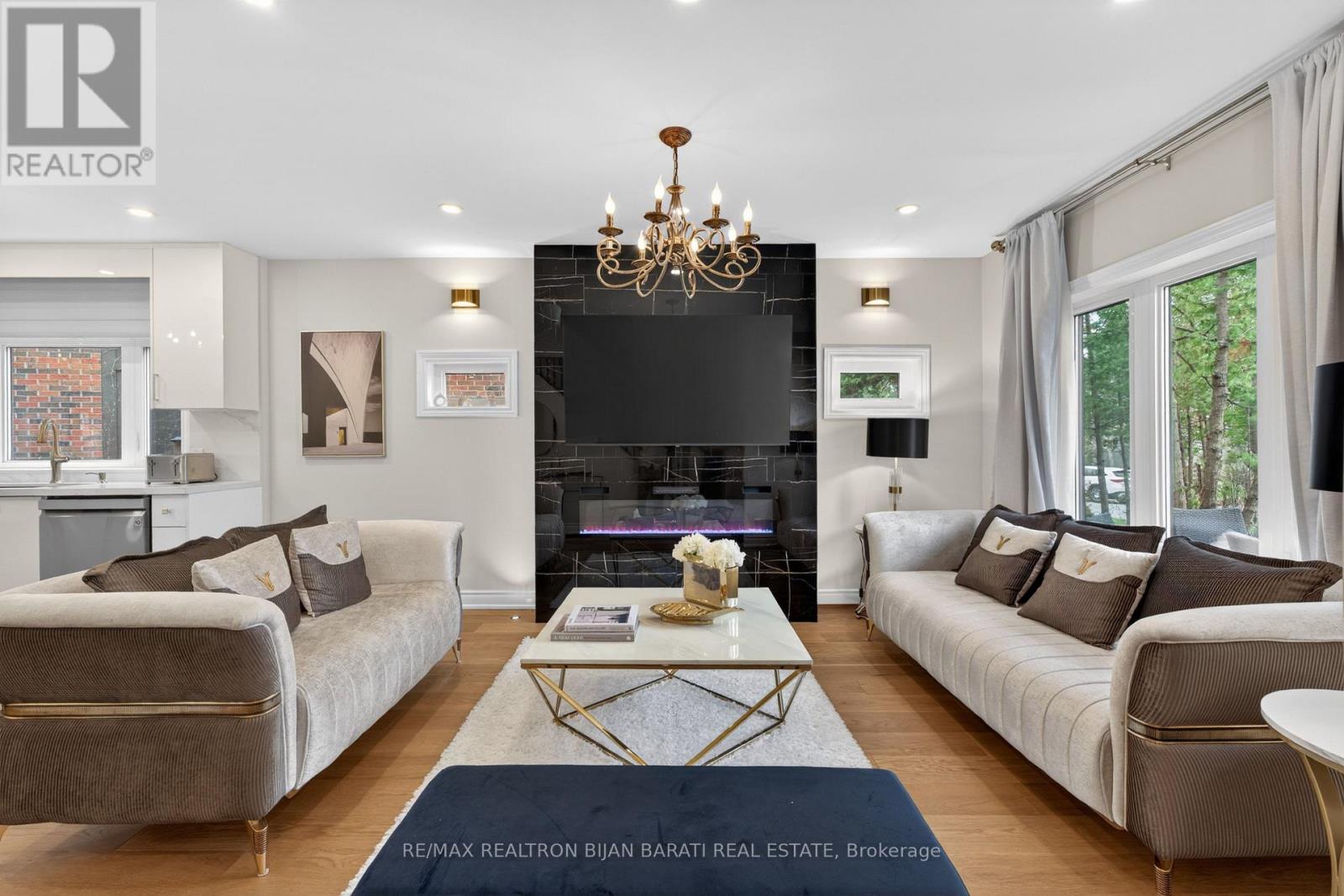 1 WANLESS CRESCENT, Toronto (Lawrence Park South), Ontario, M4N3B6 — Photo 3