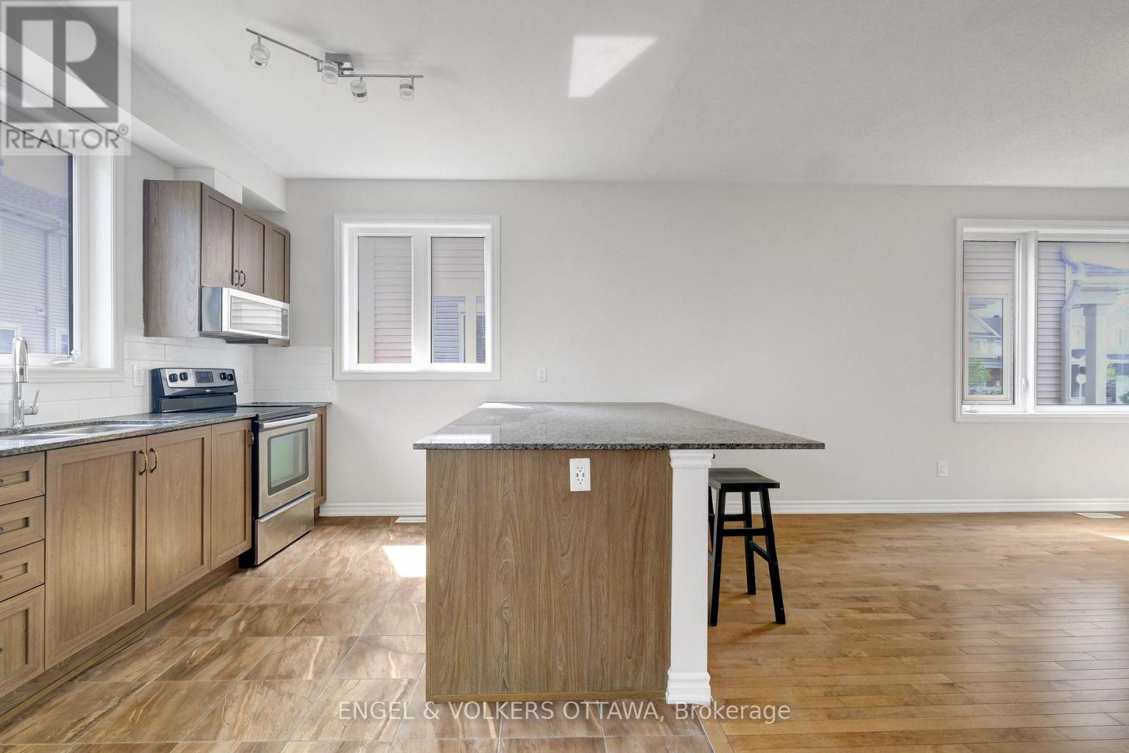 305 LAMARCHE AVENUE, Ottawa, Ontario, K1W0M6 — Photo 12
