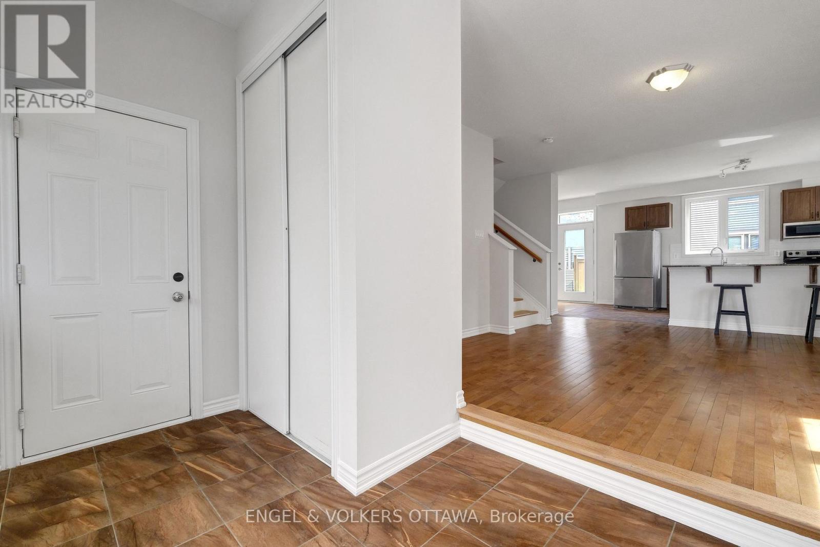 305 LAMARCHE AVENUE, Ottawa, Ontario, K1W0M6 — Photo 3
