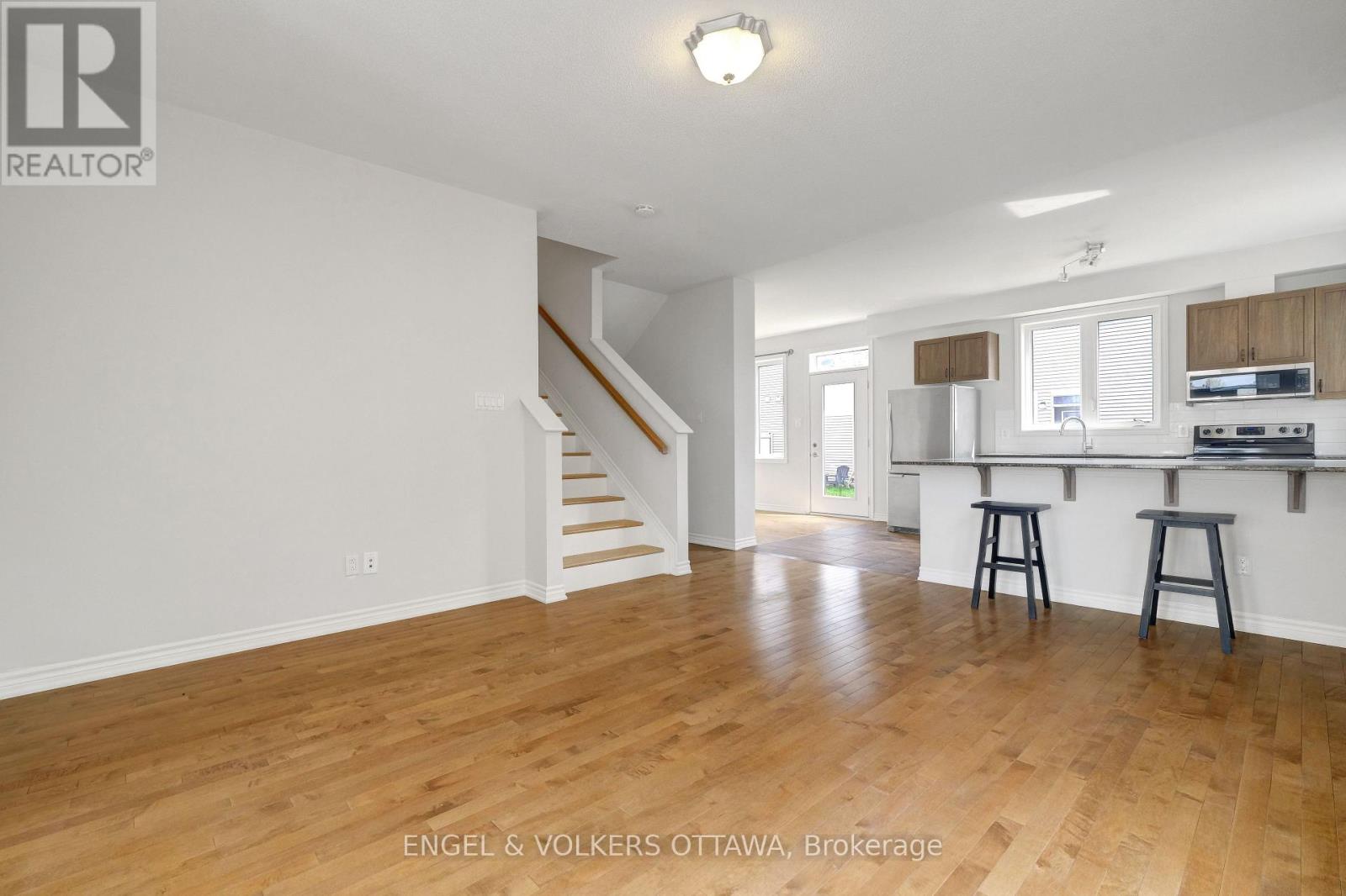 305 LAMARCHE AVENUE, Ottawa, Ontario, K1W0M6 — Photo 4