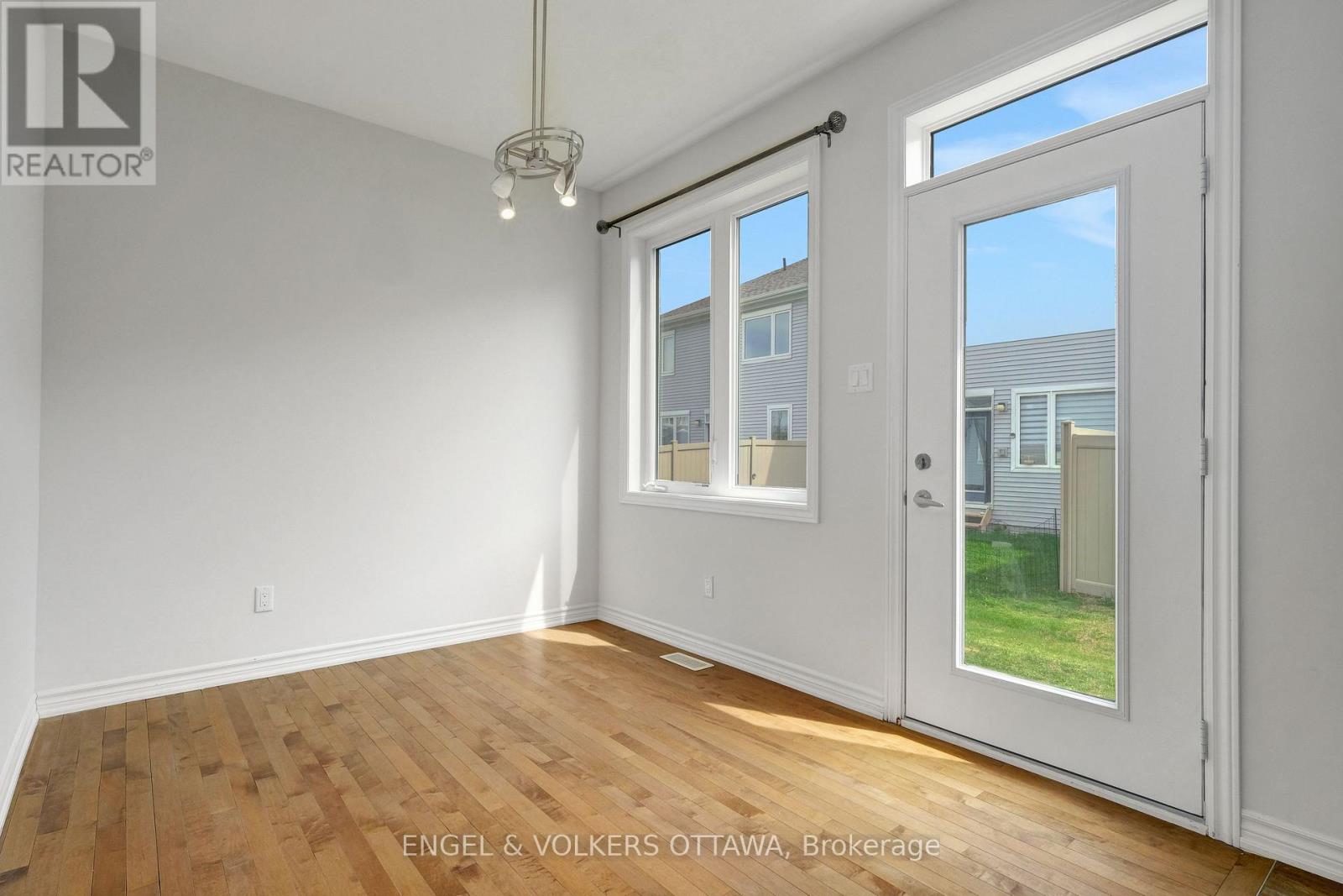 305 LAMARCHE AVENUE, Ottawa, Ontario, K1W0M6 — Photo 8