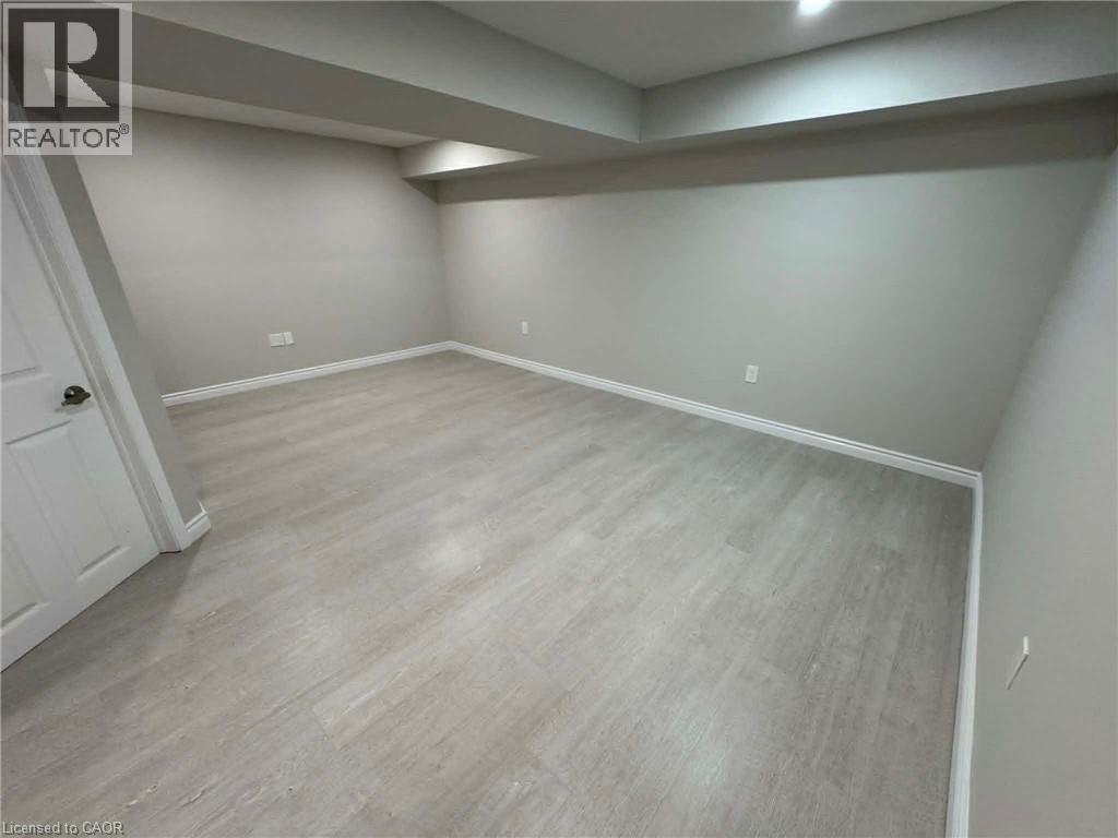 725 PARIS Boulevard, Waterloo, Ontario, N2T2X9 — Photo 13