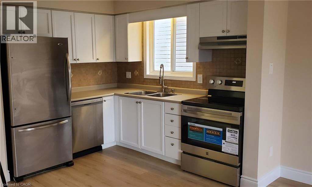 725 PARIS Boulevard, Waterloo, Ontario, N2T2X9 — Photo 6