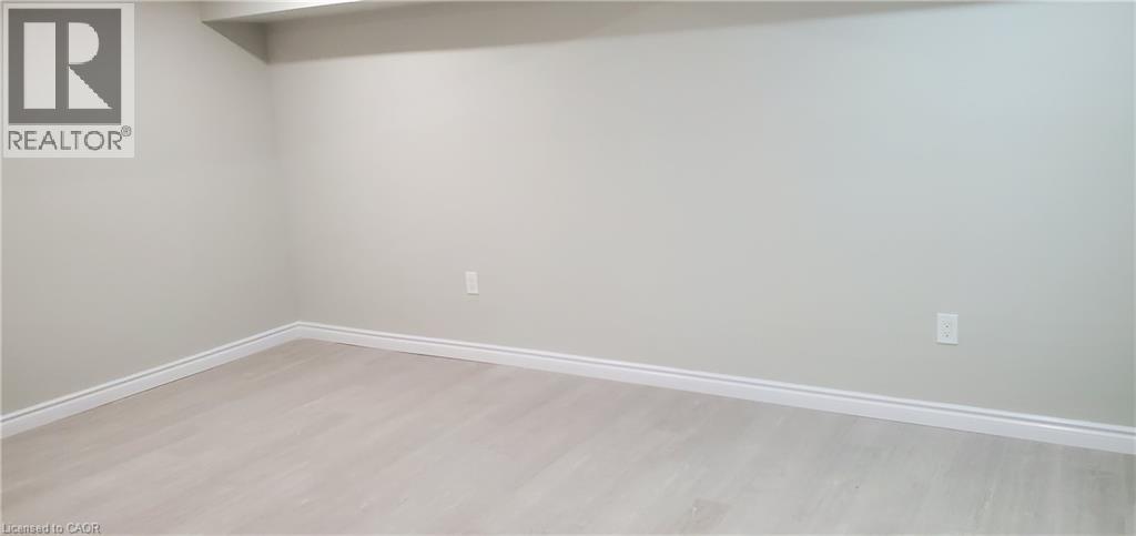 725 PARIS Boulevard, Waterloo, Ontario, N2T2X9 — Photo 9