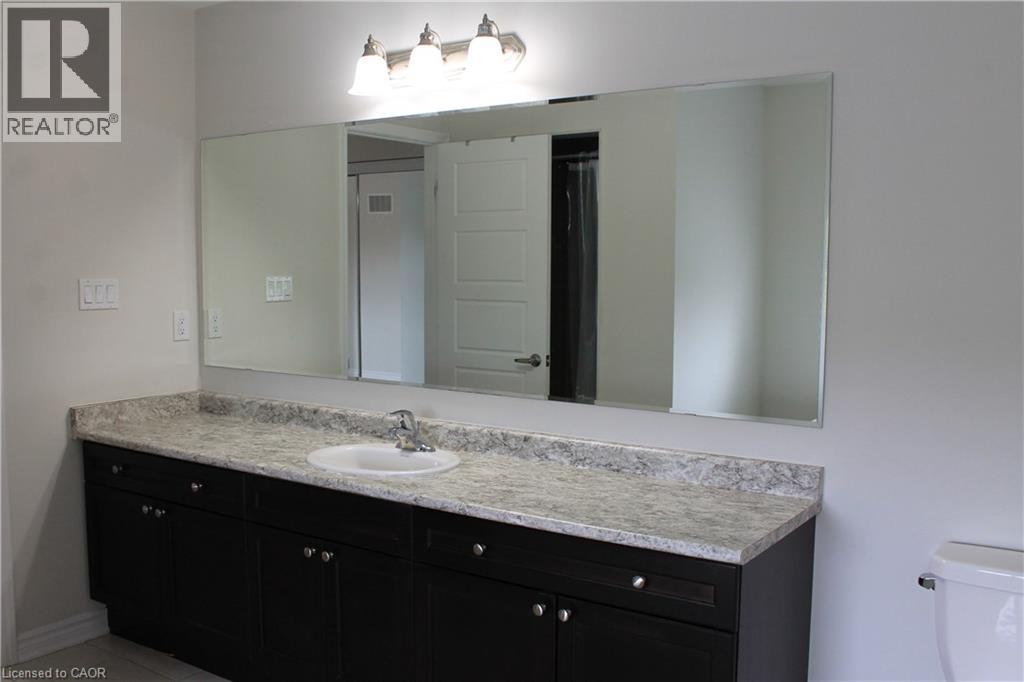 40 COMPASS Trail, Cambridge, Ontario, N3E0B7 — Photo 10