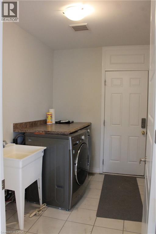 40 COMPASS Trail, Cambridge, Ontario, N3E0B7 — Photo 11
