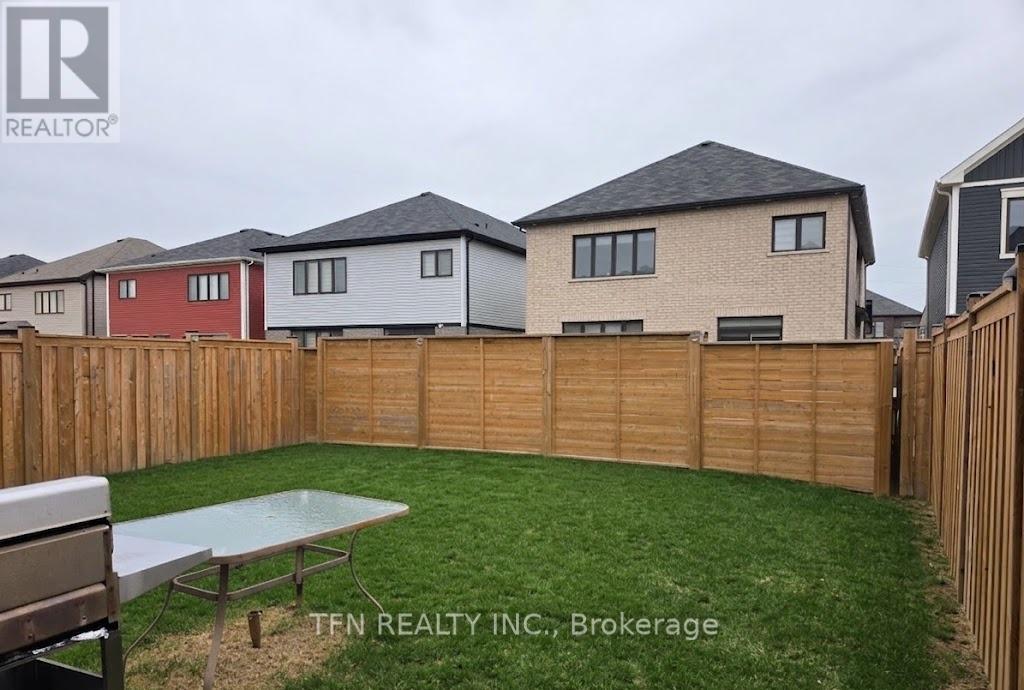 22 CHARM PLACE N, Thorold (Rolling Meadows), Ontario, L2V0K2 — Photo 3