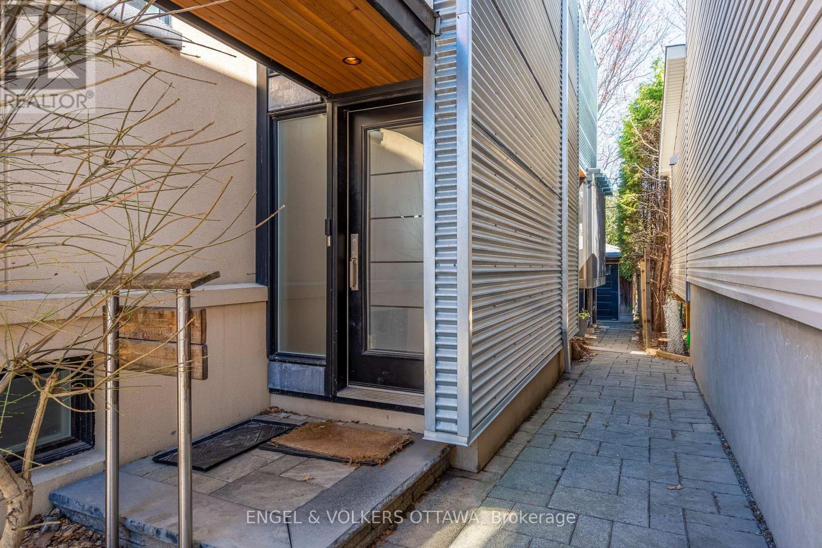 93 GILCHRIST AVENUE, Ottawa, Ontario, K1Y0M9 — Photo 3