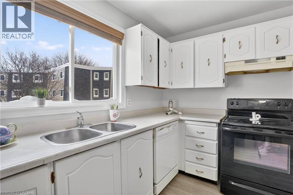 60 ELMSDALE Drive Unit# 66, Kitchener, Ontario, N2E2G4 — Photo 20