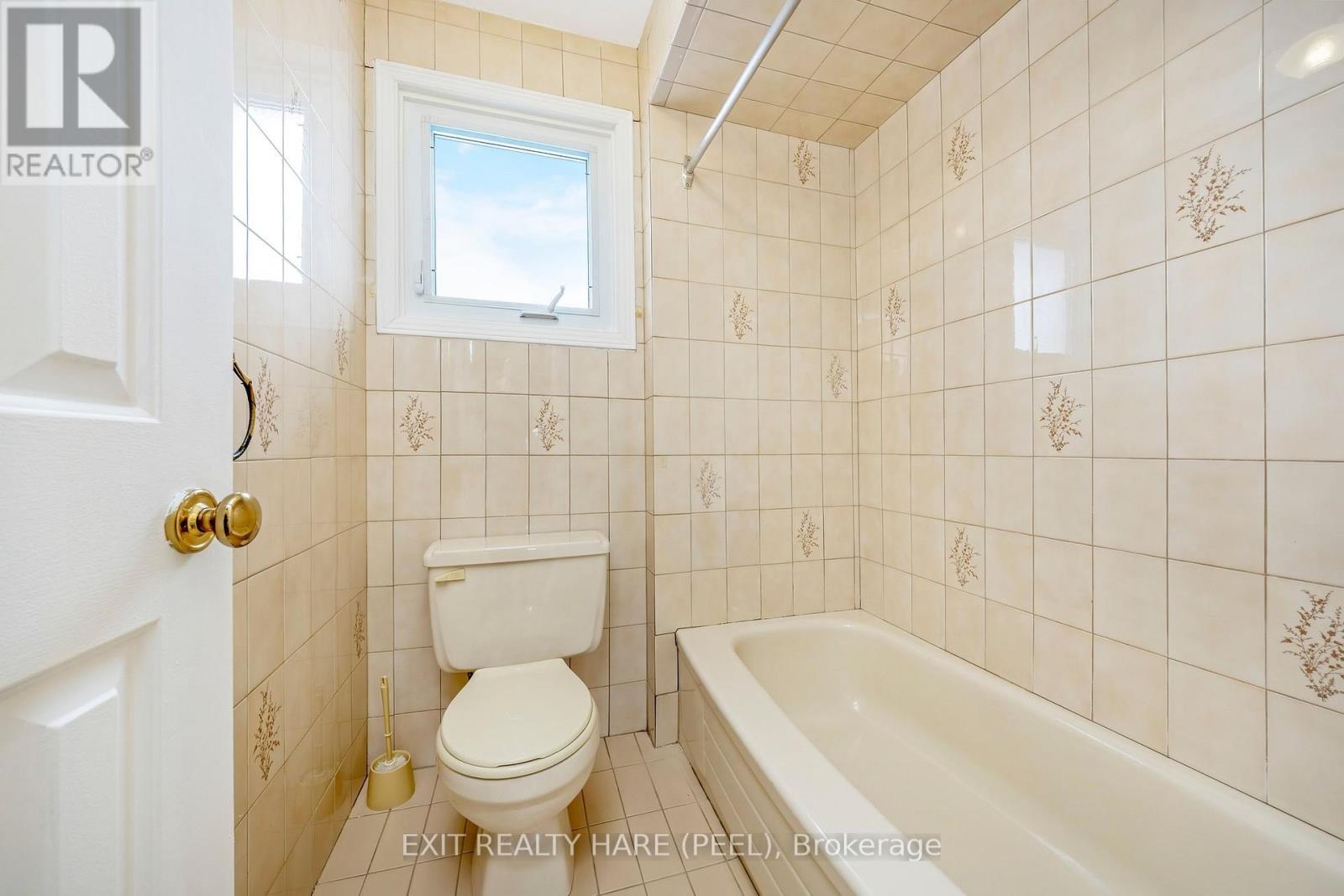47 STILLWATER CRESCENT, Brampton (Brampton West), Ontario, L6X3L2 — Photo 2