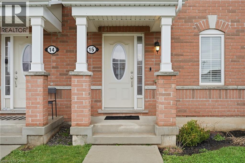 230 AVONSYDE Boulevard Unit# 15, Waterdown, Ontario, L8B1T9 — Photo 3