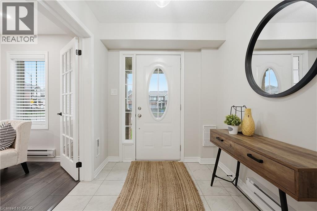 230 AVONSYDE Boulevard Unit# 15, Waterdown, Ontario, L8B1T9 — Photo 4