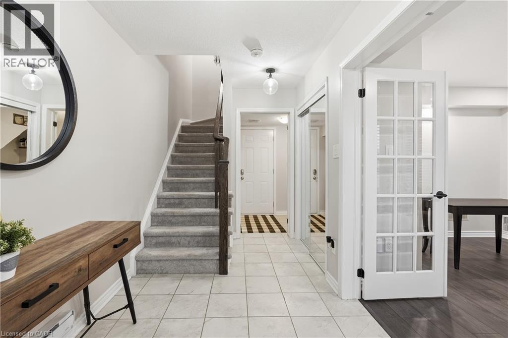 230 AVONSYDE Boulevard Unit# 15, Waterdown, Ontario, L8B1T9 — Photo 5