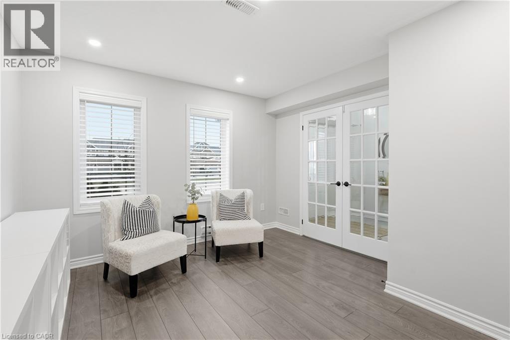 230 AVONSYDE Boulevard Unit# 15, Waterdown, Ontario, L8B1T9 — Photo 6