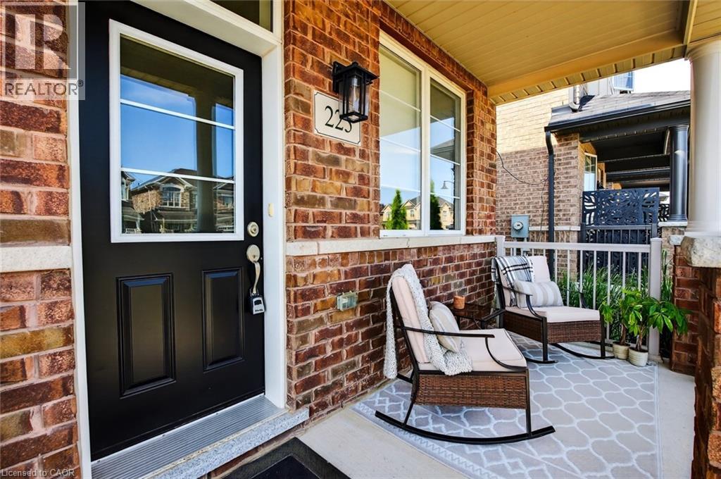 225 SKINNER Road, Waterdown, Ontario, L8B1X2 — Photo 3