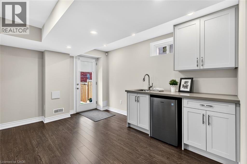 225 SKINNER Road, Waterdown, Ontario, L8B1X2 — Photo 39